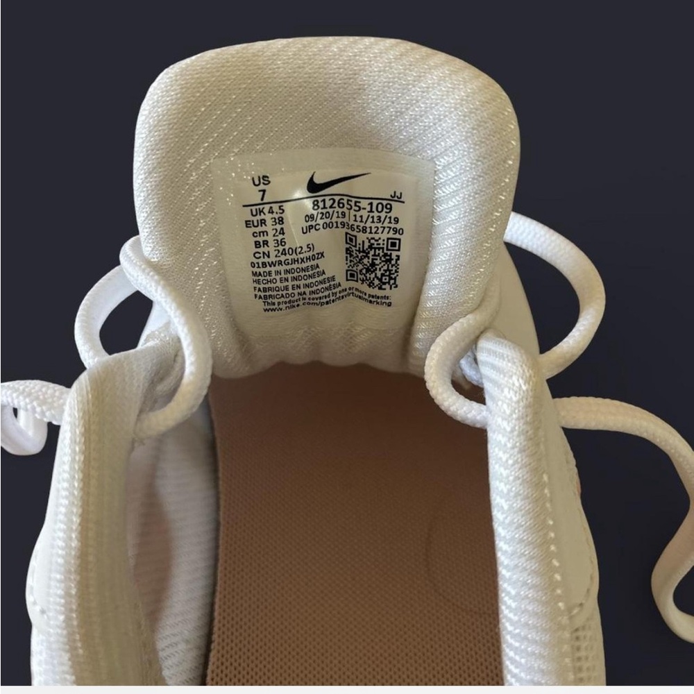 Nike Women's Tanjun Sneakers - Picture 4 of 7